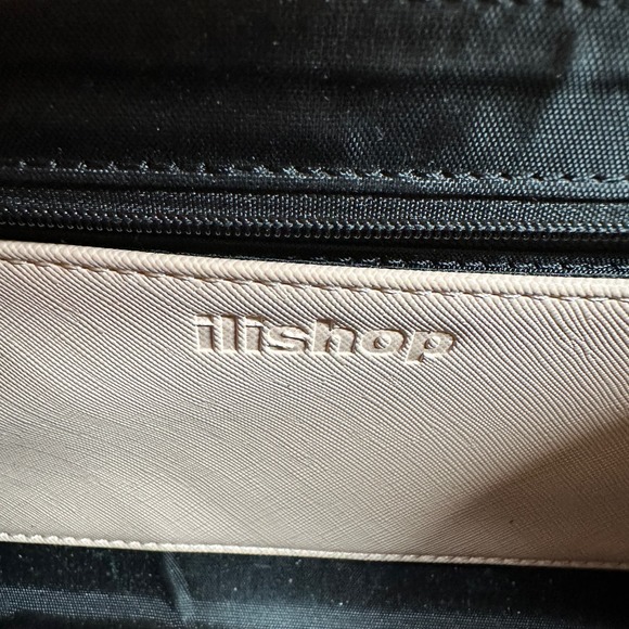 Ilishop // Pink Crossbody Purse - Picture 9 of 11